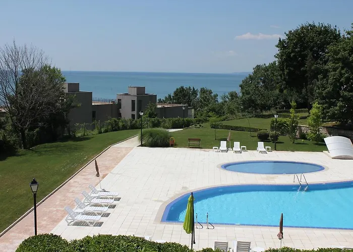 Апартамент Gardens Балчик