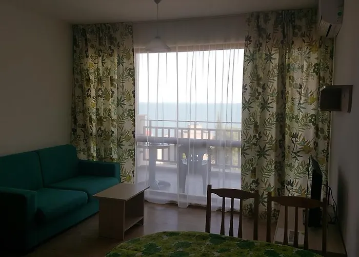 Апартамент Gardens Балчик